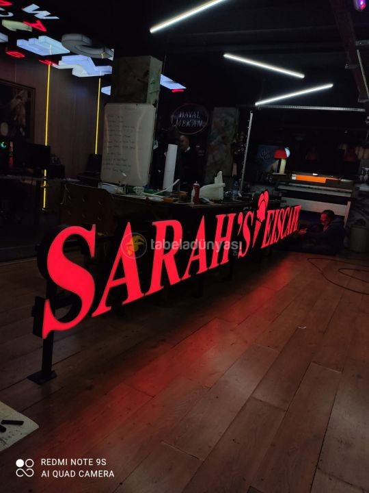 sarahs eiscafe almanya kutu harf tabela